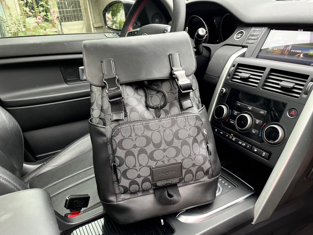 K5 高端货 “Coach/ Coach 蔻驰 ”双肩包 进口原厂面料超高清五金logo标志、 专用里内里。超顺滑拉链、书包 背包 油边超平滑、做工精致每个细节到位 旅行出行必备款。2712规格26/40/15。p275