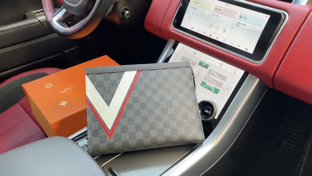 Louis Vuitton 路易威登 LV  手拿包 实拍配：折叠礼盒