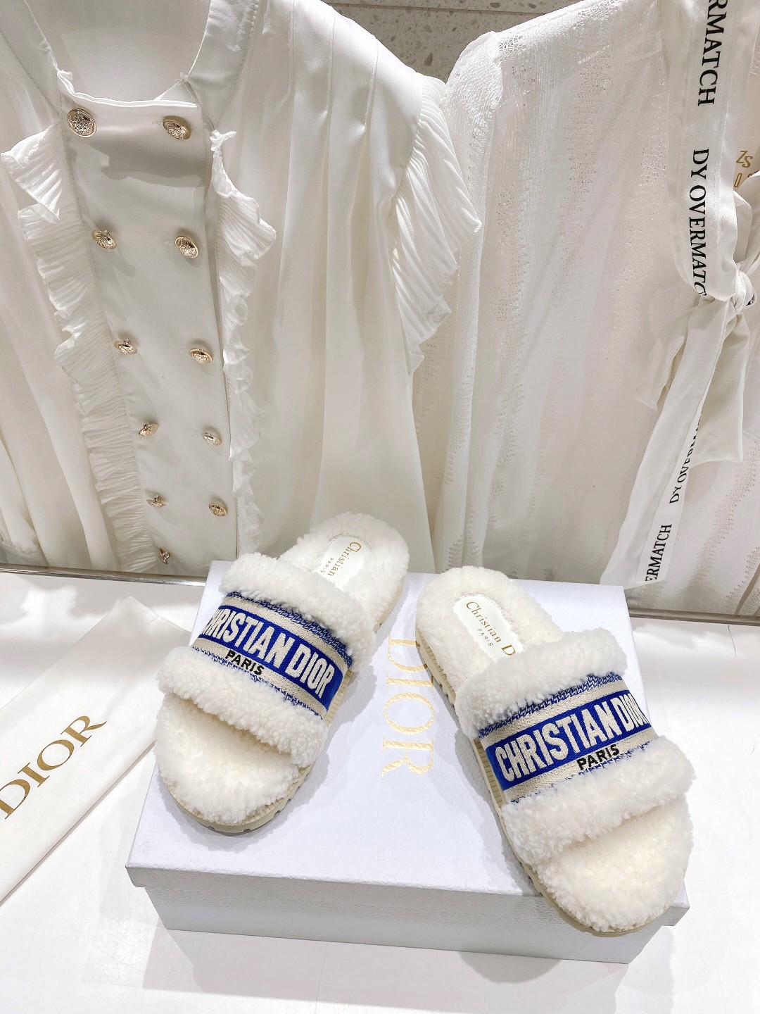 高版本出厂
【高品质】Dior/迪奥2025ss秋冬新款字母刺绣毛毛拖！经典立体刺绣搭配进口羊毛，舒适度