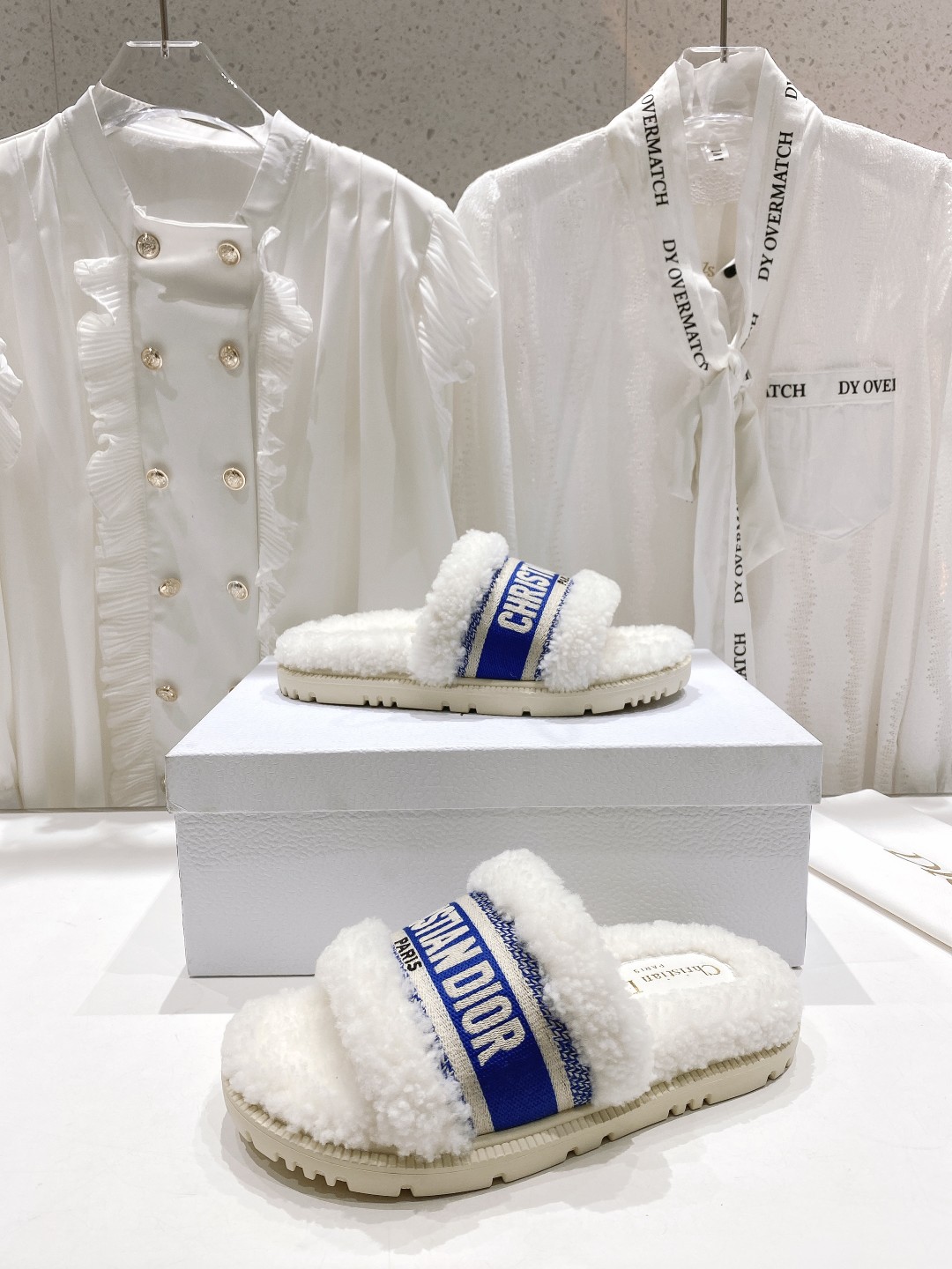 高版本出厂
【高品质】Dior/迪奥2025ss秋冬新款字母刺绣毛毛拖！经典立体刺绣搭配进口羊毛，舒适度