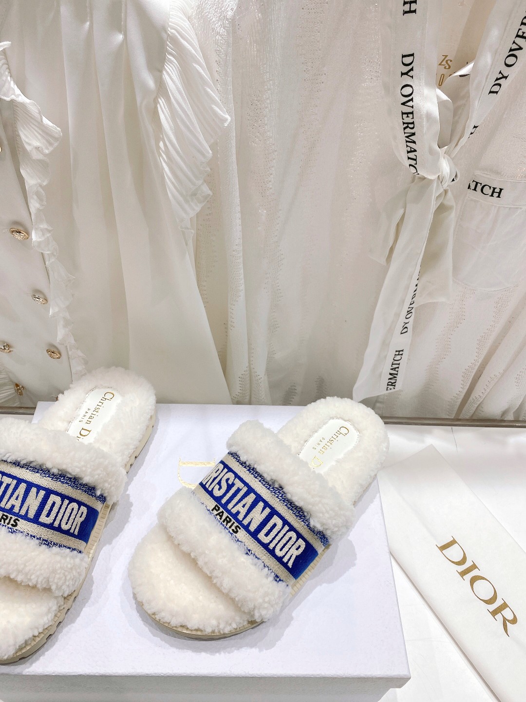 高版本出厂
【高品质】Dior/迪奥2025ss秋冬新款字母刺绣毛毛拖！经典立体刺绣搭配进口羊毛，舒适度