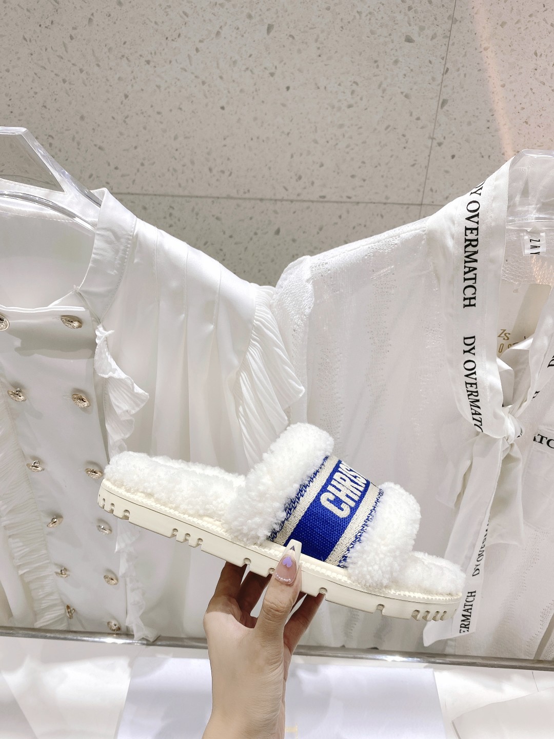 高版本出厂
【高品质】Dior/迪奥2025ss秋冬新款字母刺绣毛毛拖！经典立体刺绣搭配进口羊毛，舒适度