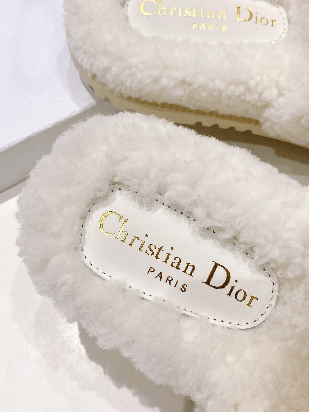 高版本出厂
【高品质】Dior/迪奥2025ss秋冬新款字母刺绣毛毛拖！经典立体刺绣搭配进口羊毛，舒适度