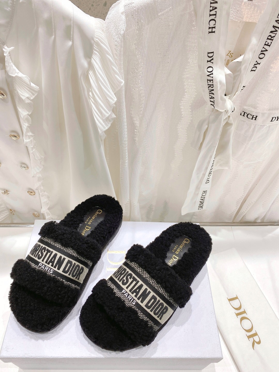 高版本出厂
【高品质】Dior/迪奥2025ss秋冬新款字母刺绣毛毛拖！经典立体刺绣搭配进口羊毛，舒适度