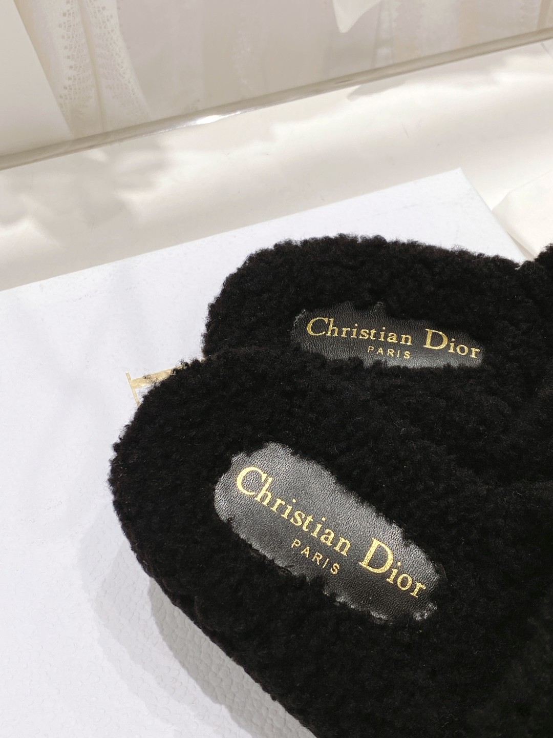 高版本出厂
【高品质】Dior/迪奥2025ss秋冬新款字母刺绣毛毛拖！经典立体刺绣搭配进口羊毛，舒适度