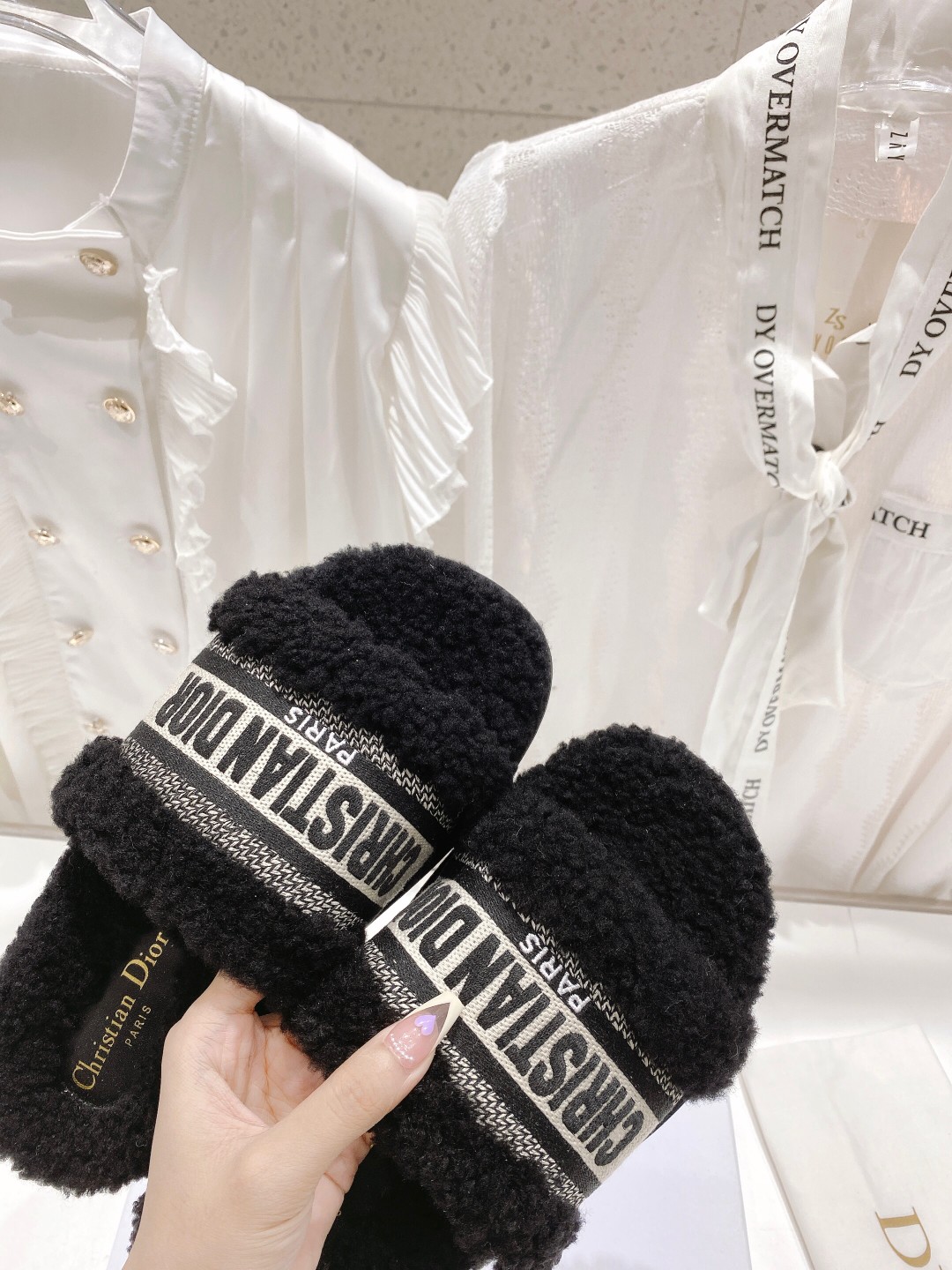 高版本出厂
【高品质】Dior/迪奥2025ss秋冬新款字母刺绣毛毛拖！经典立体刺绣搭配进口羊毛，舒适度
