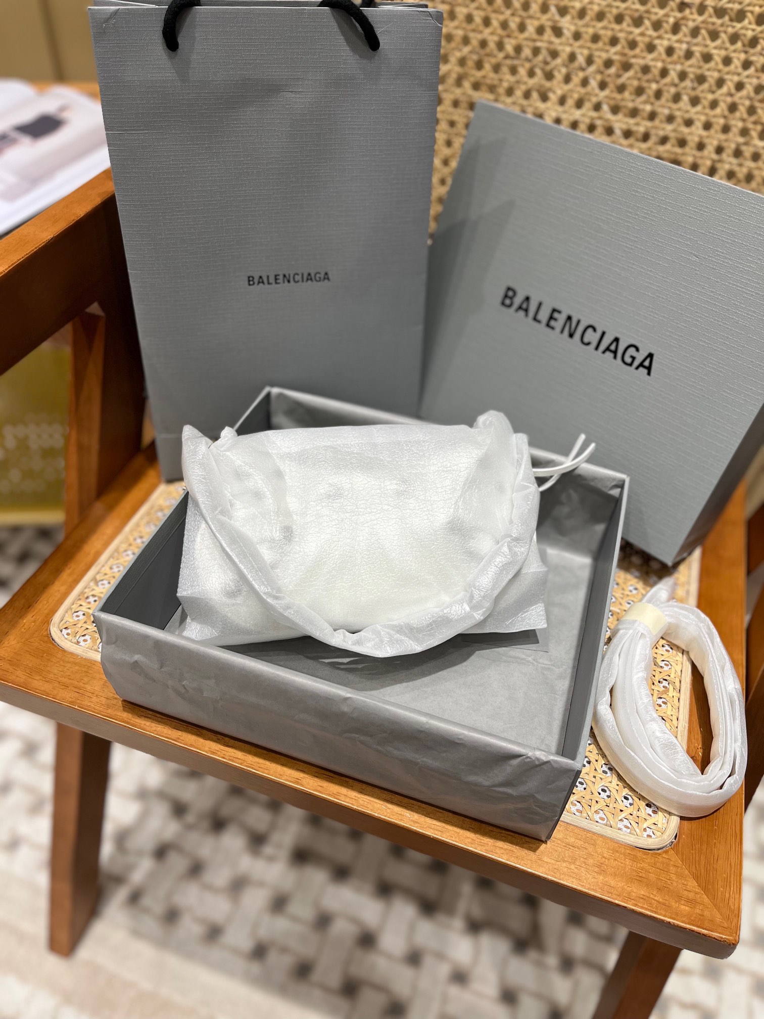 Balenciaga Le Cagole Mini 20CM 白色平纹月牙包 695814