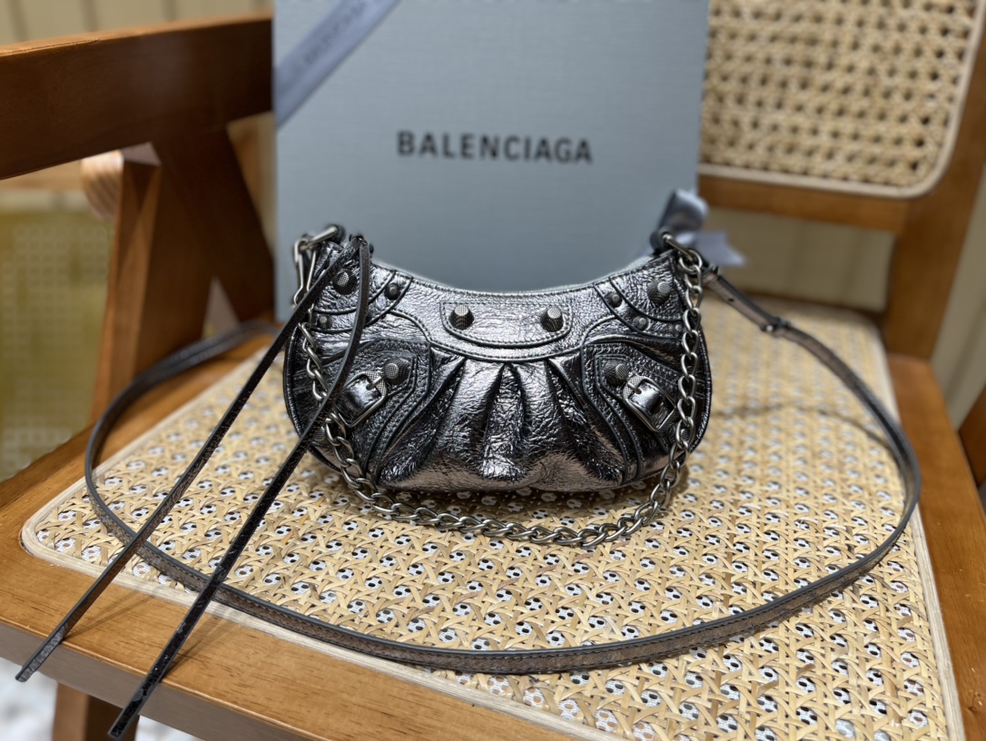 Balenciaga Le Cagole Mini 20CM 古银色平纹月牙包 695814