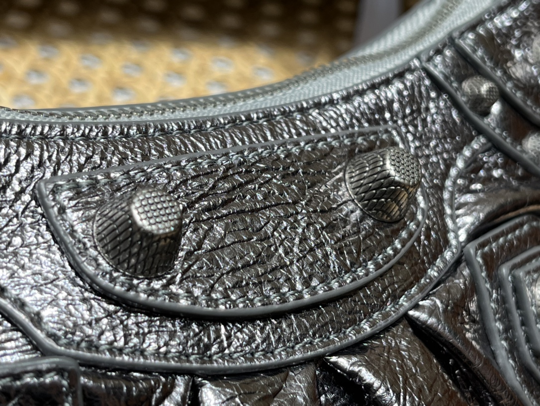 Balenciaga Le Cagole Mini 20CM 古银色平纹月牙包 695814