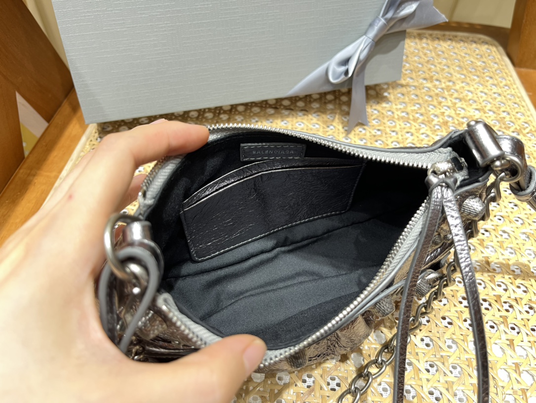 Balenciaga Le Cagole Mini 20CM 古银色平纹月牙包 695814