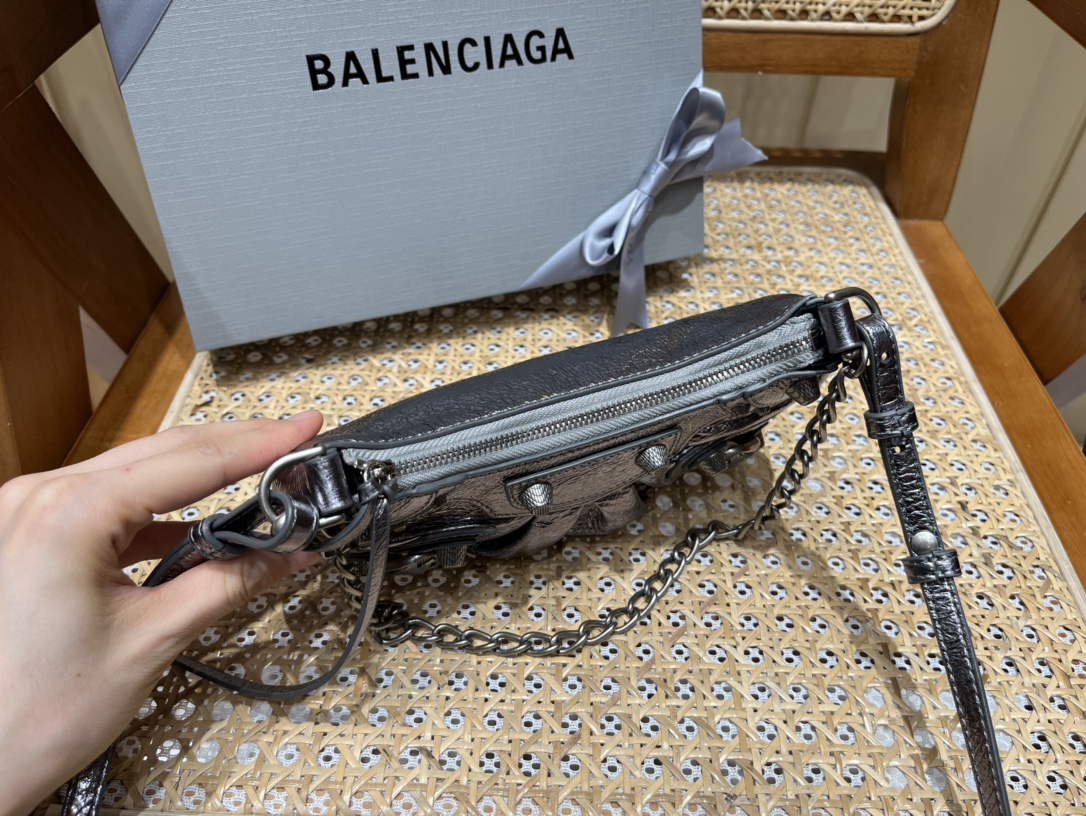 Balenciaga Le Cagole Mini 20CM 古银色平纹月牙包 695814