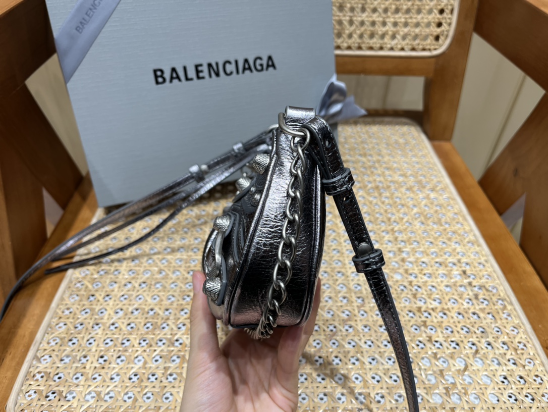 Balenciaga Le Cagole Mini 20CM 古银色平纹月牙包 695814