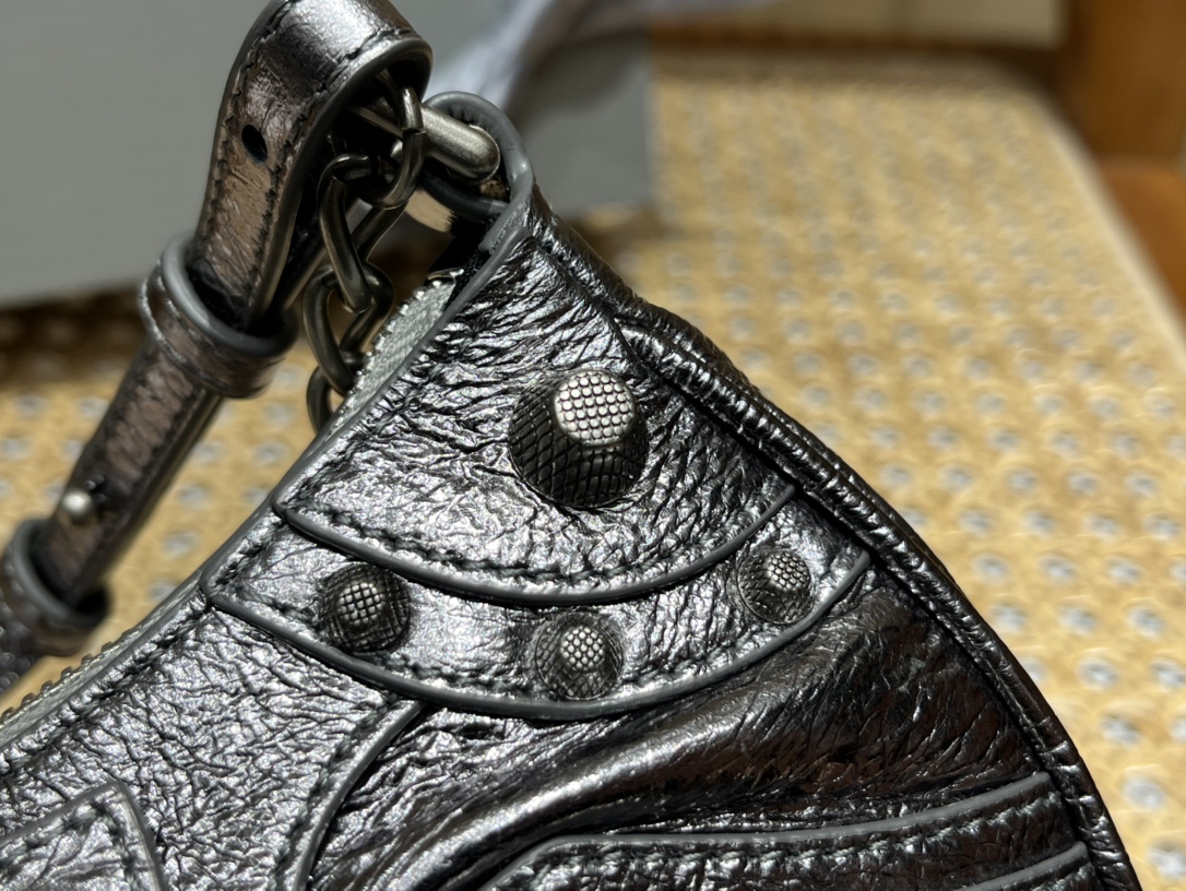Balenciaga Le Cagole Mini 20CM 古银色平纹月牙包 695814