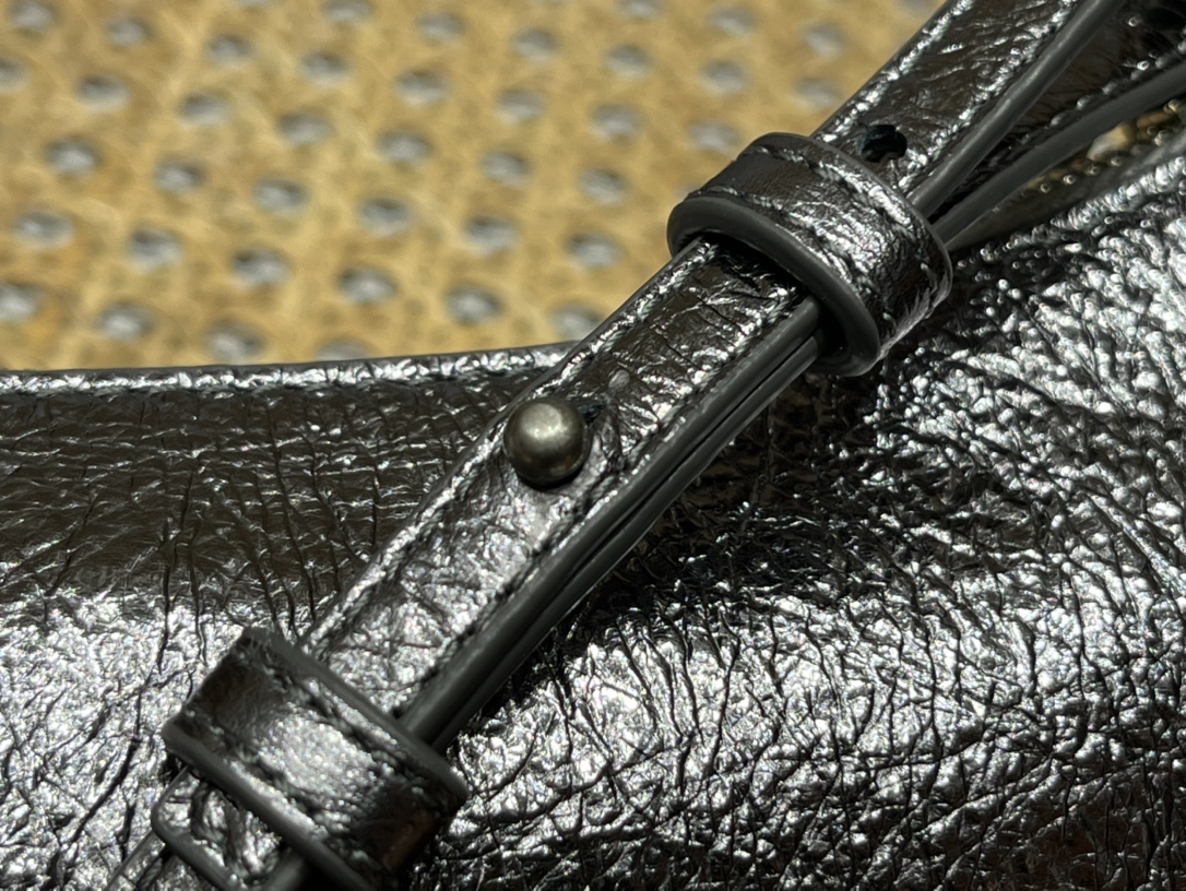 Balenciaga Le Cagole Mini 20CM 古银色平纹月牙包 695814