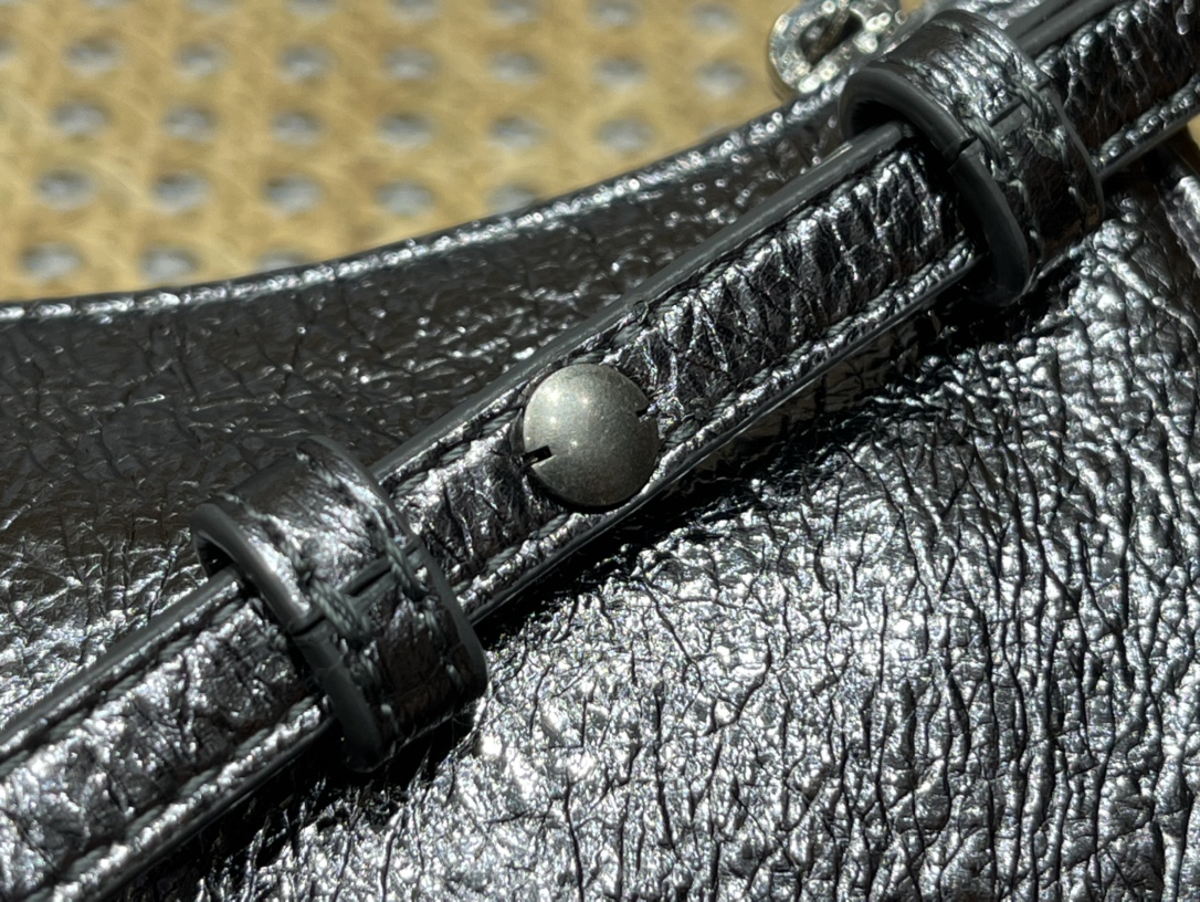 Balenciaga Le Cagole Mini 20CM 古银色平纹月牙包 695814