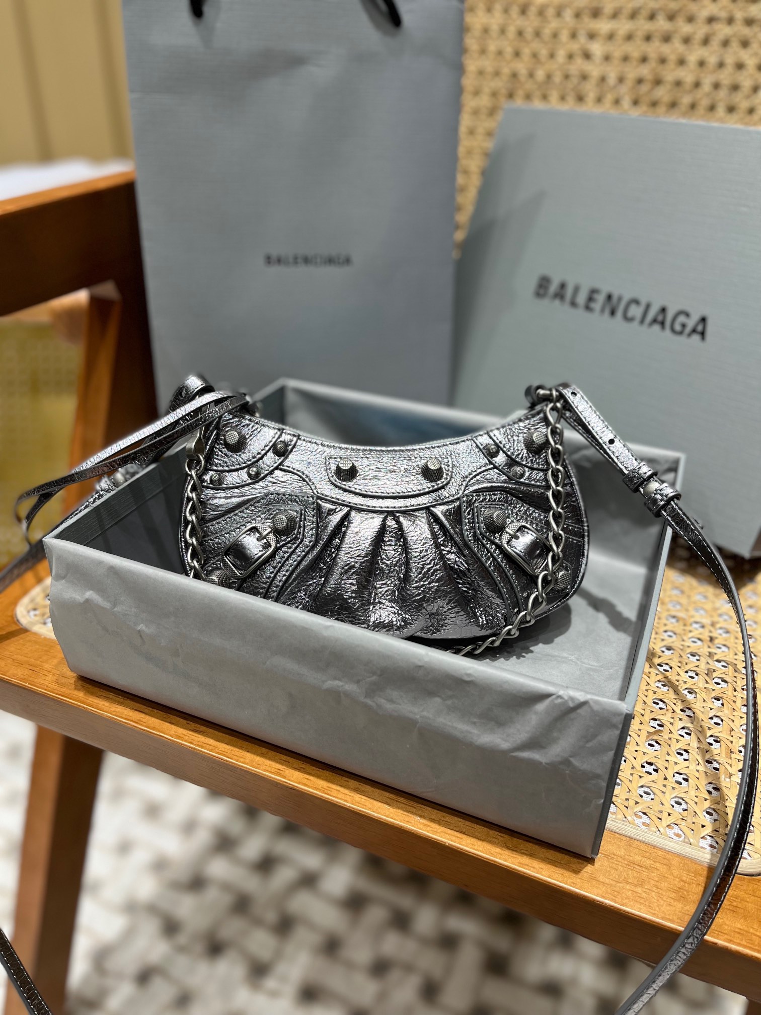 Balenciaga Le Cagole Mini 20CM 古银色平纹月牙包 695814