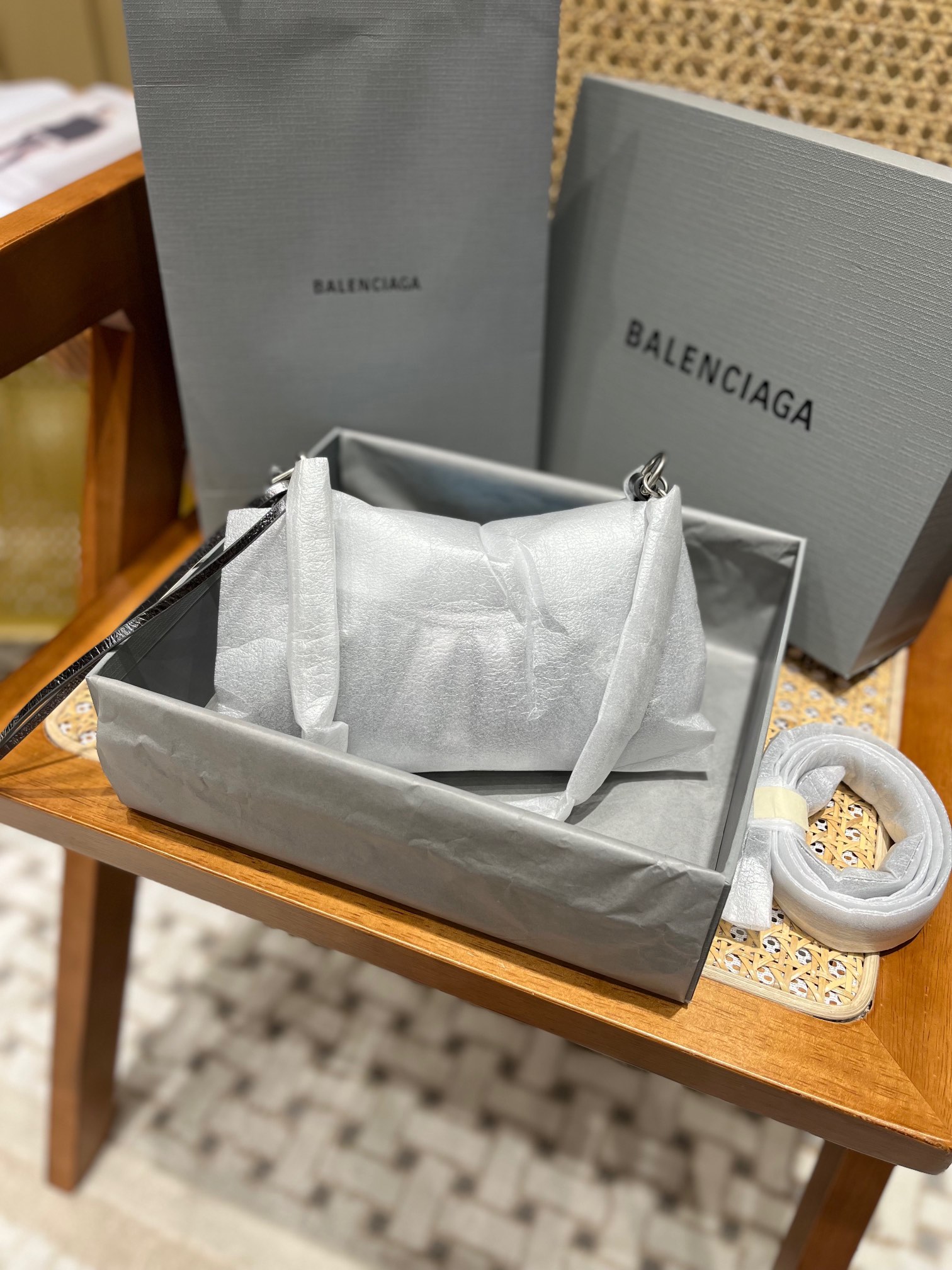 Balenciaga Le Cagole Mini 20CM 古银色平纹月牙包 695814
