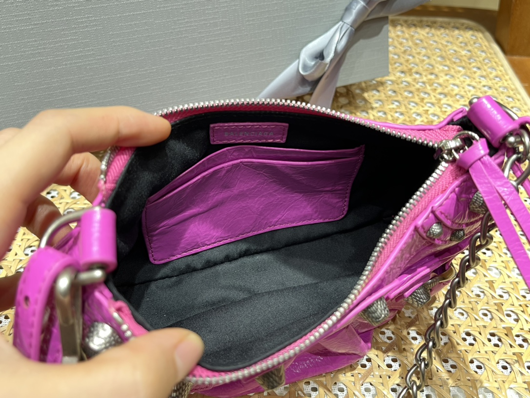 Balenciaga Le Cagole Mini 20CM 玫红色平纹月牙包 695814