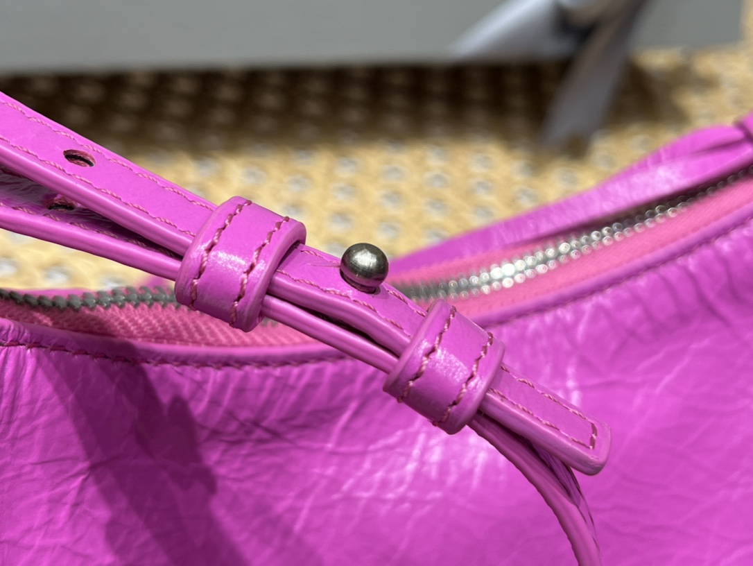 Balenciaga Le Cagole Mini 20CM 玫红色平纹月牙包 695814