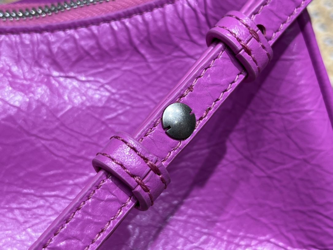 Balenciaga Le Cagole Mini 20CM 玫红色平纹月牙包 695814