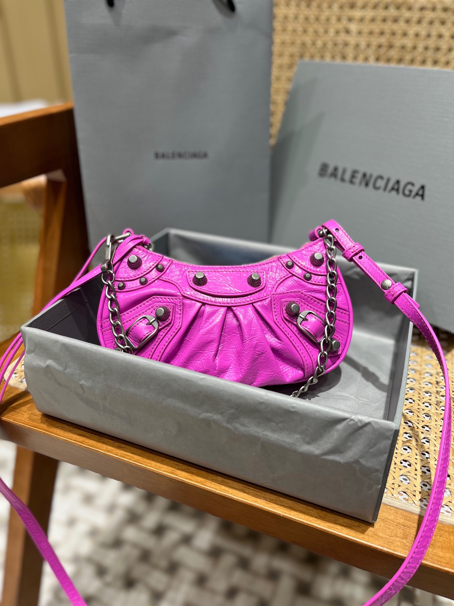 Balenciaga Le Cagole Mini 20CM 玫红色平纹月牙包 695814