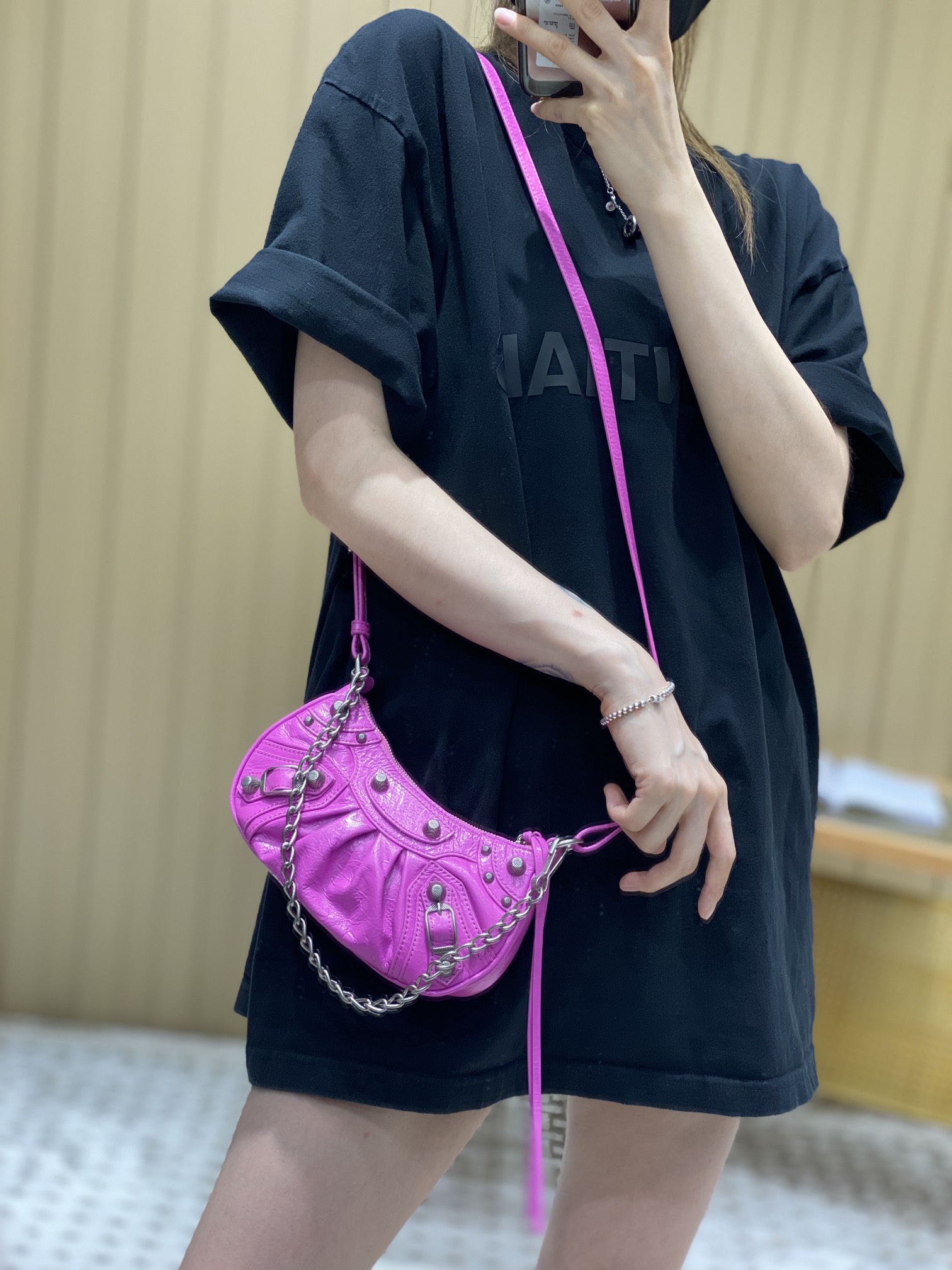 Balenciaga Le Cagole Mini 20CM 玫红色平纹月牙包 695814