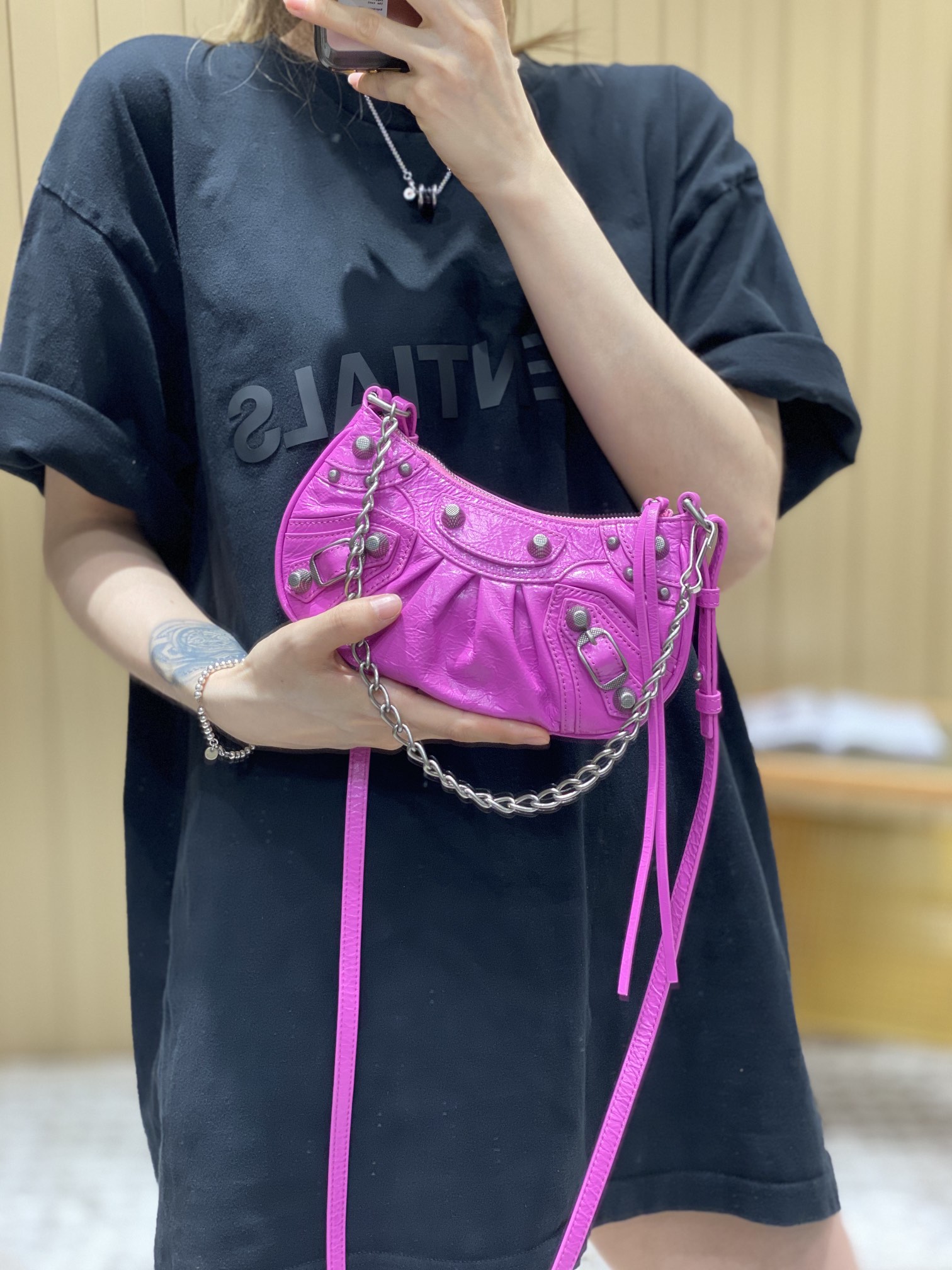 Balenciaga Le Cagole Mini 20CM 玫红色平纹月牙包 695814