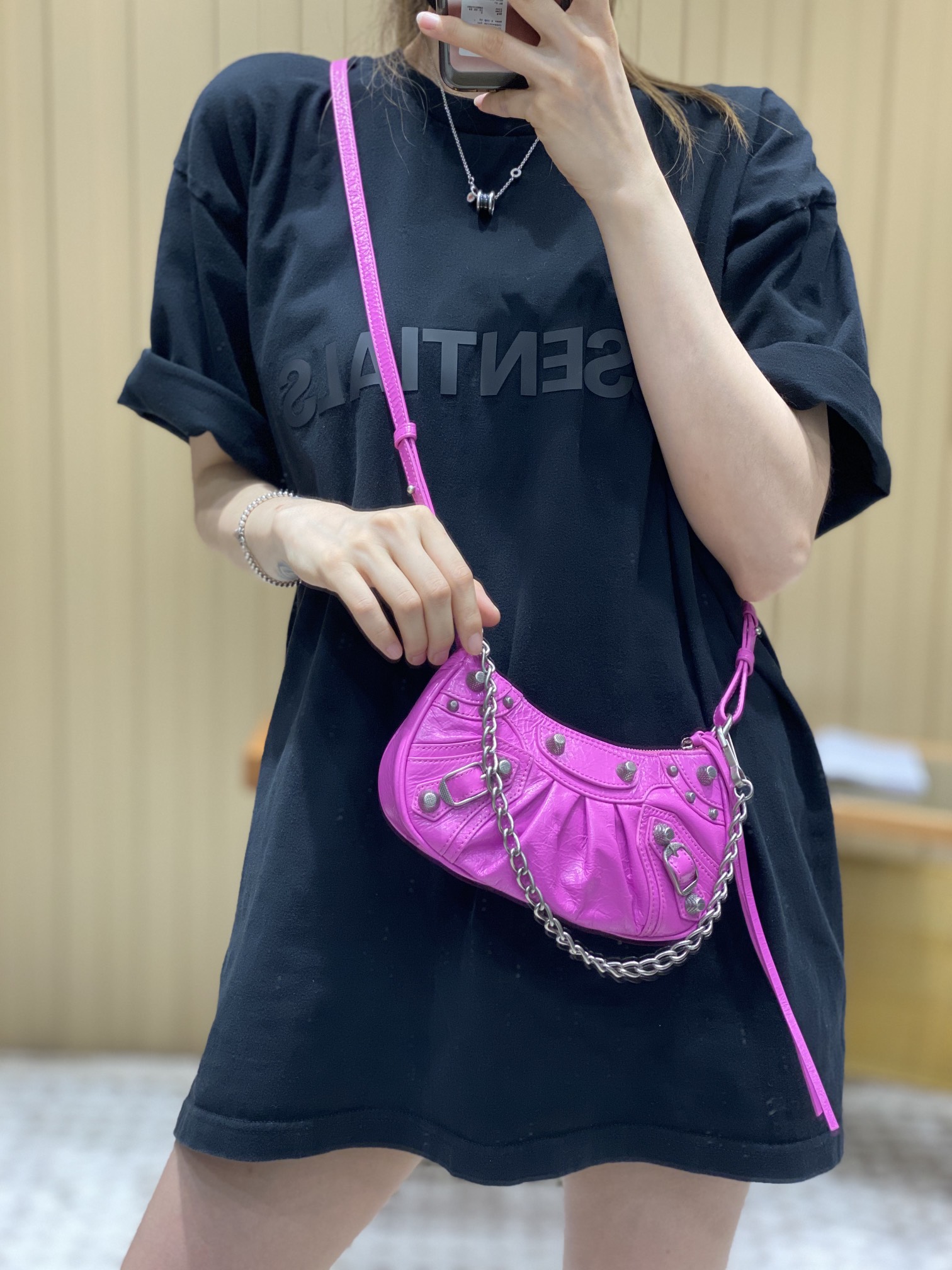 Balenciaga Le Cagole Mini 20CM 玫红色平纹月牙包 695814