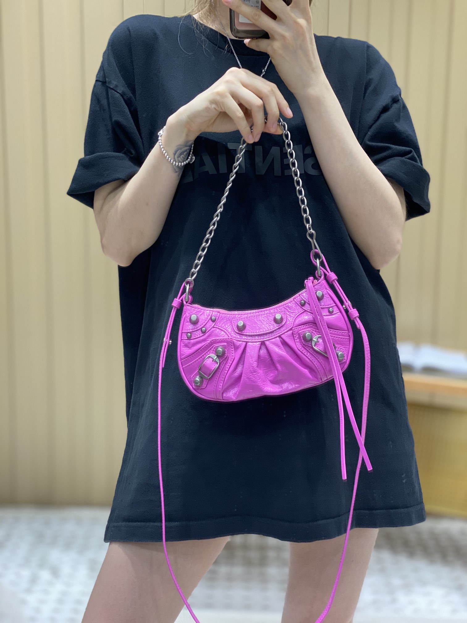 Balenciaga Le Cagole Mini 20CM 玫红色平纹月牙包 695814