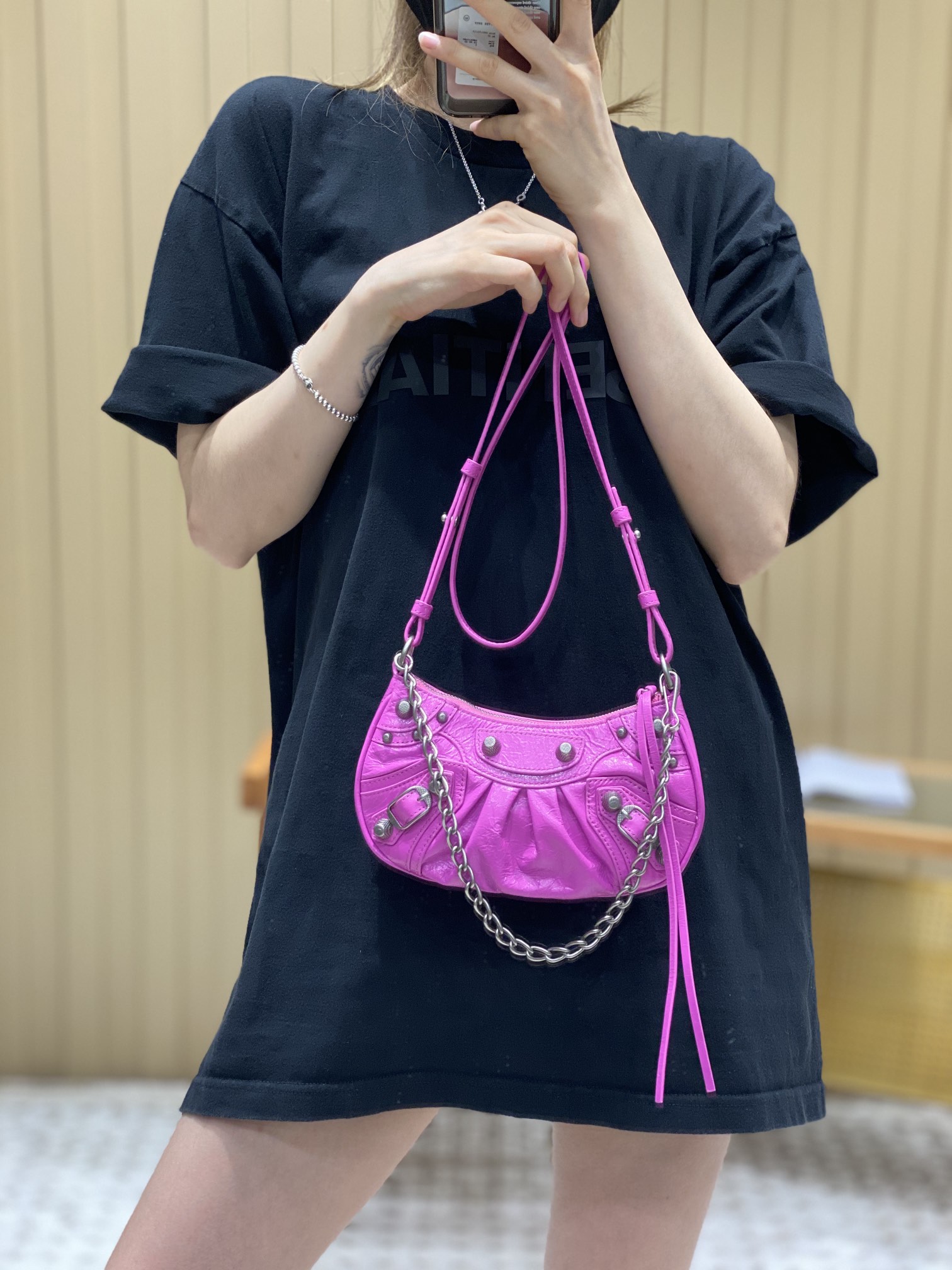 Balenciaga Le Cagole Mini 20CM 玫红色平纹月牙包 695814
