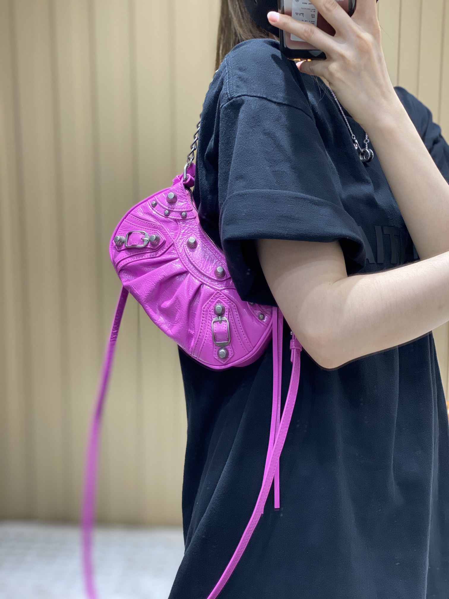 Balenciaga Le Cagole Mini 20CM 玫红色平纹月牙包 695814