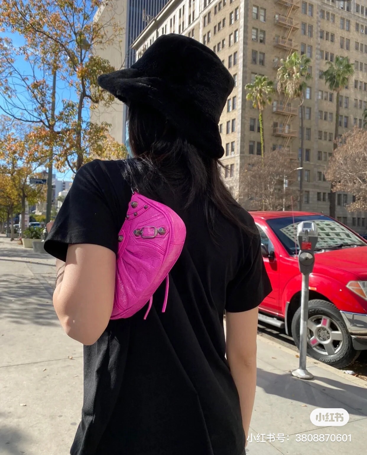 Balenciaga Le Cagole Mini 20CM 玫红色平纹月牙包 695814