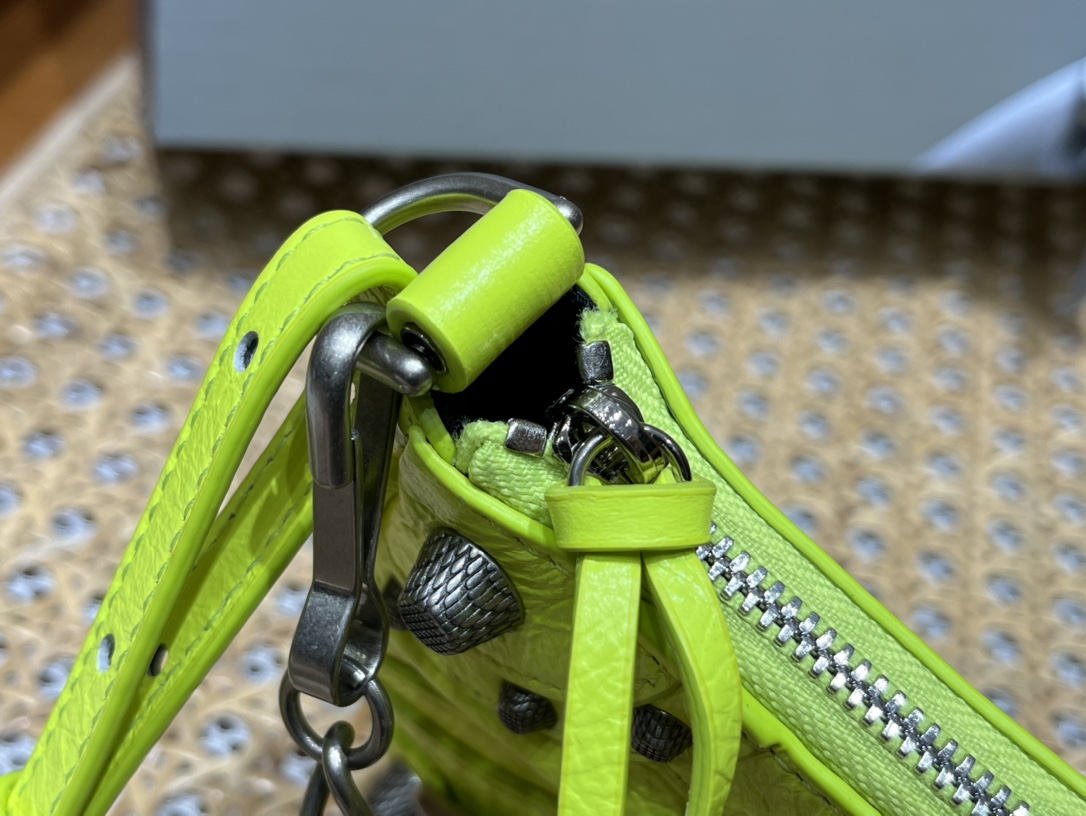 Balenciaga Le Cagole Mini 20CM 荧光黄平纹月牙包 695814