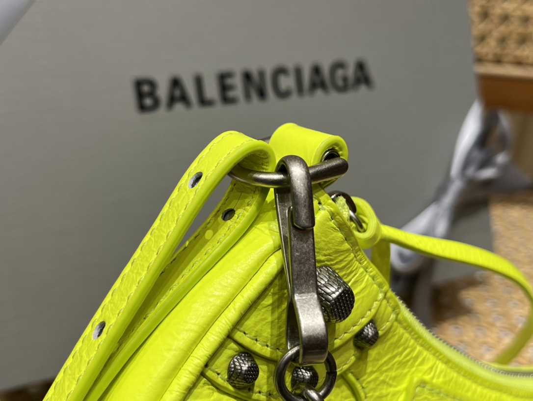 Balenciaga Le Cagole Mini 20CM 荧光黄平纹月牙包 695814
