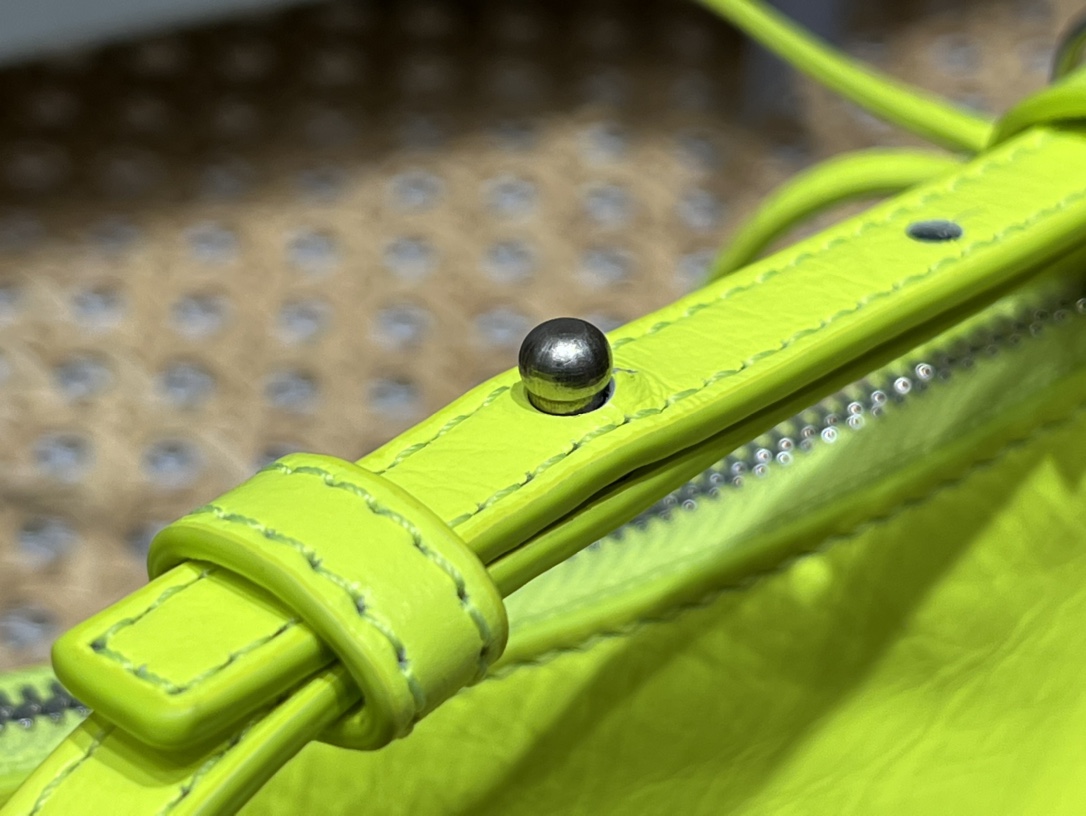 Balenciaga Le Cagole Mini 20CM 荧光黄平纹月牙包 695814