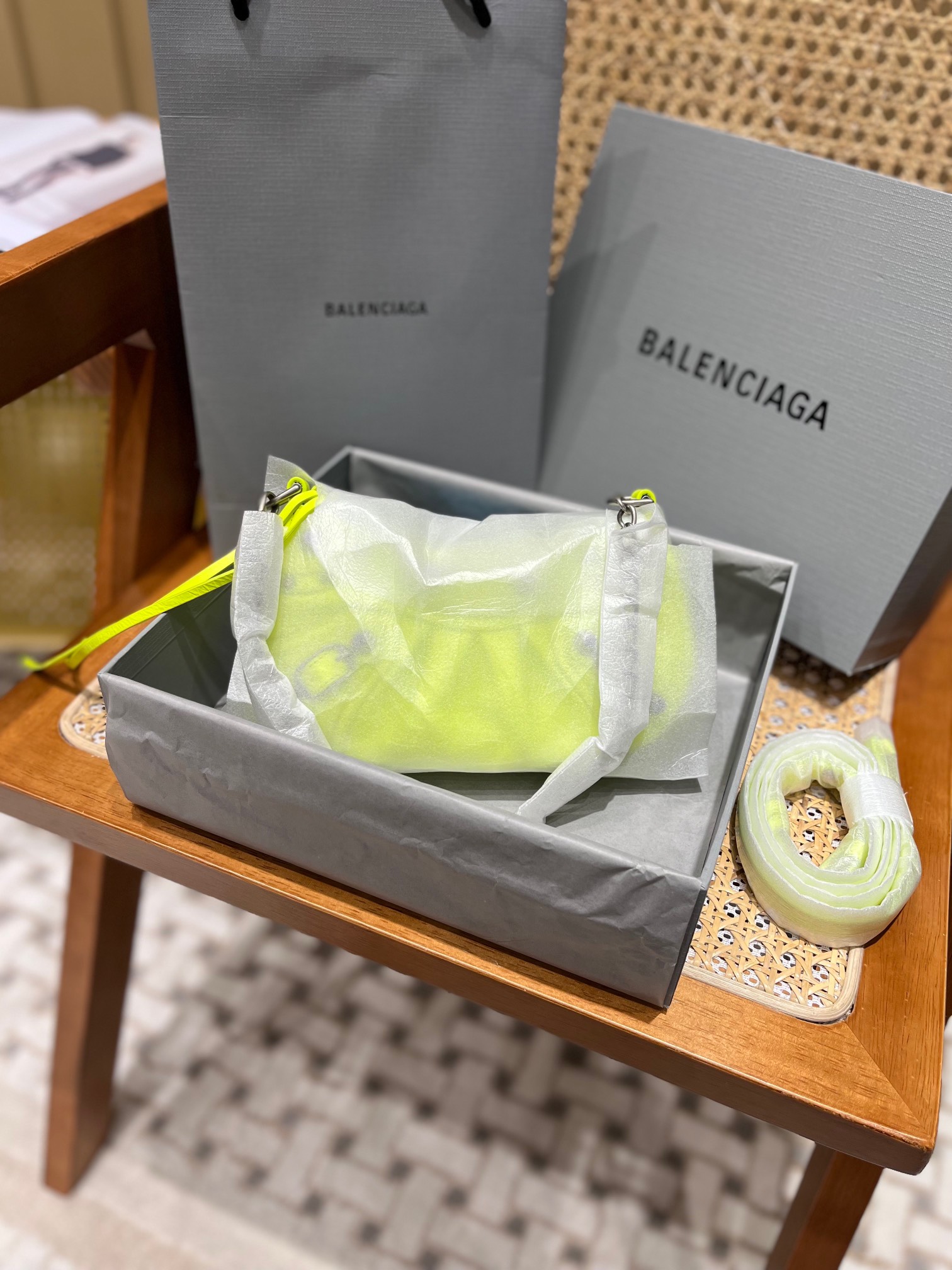 Balenciaga Le Cagole Mini 20CM 荧光黄平纹月牙包 695814