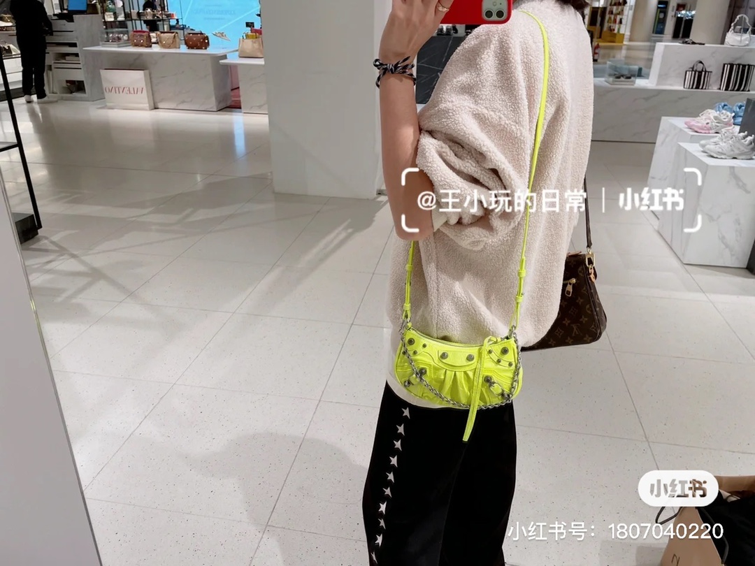 Balenciaga Le Cagole Mini 20CM 荧光黄平纹月牙包 695814