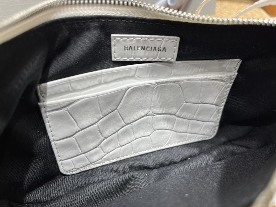 Balenciaga Le Cagole Mini 20CM 白色鳄鱼纹月牙包 695814