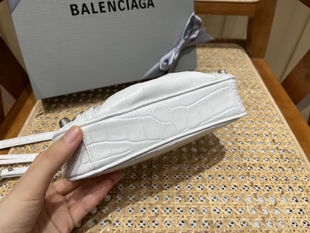 Balenciaga Le Cagole Mini 20CM 白色鳄鱼纹月牙包 695814