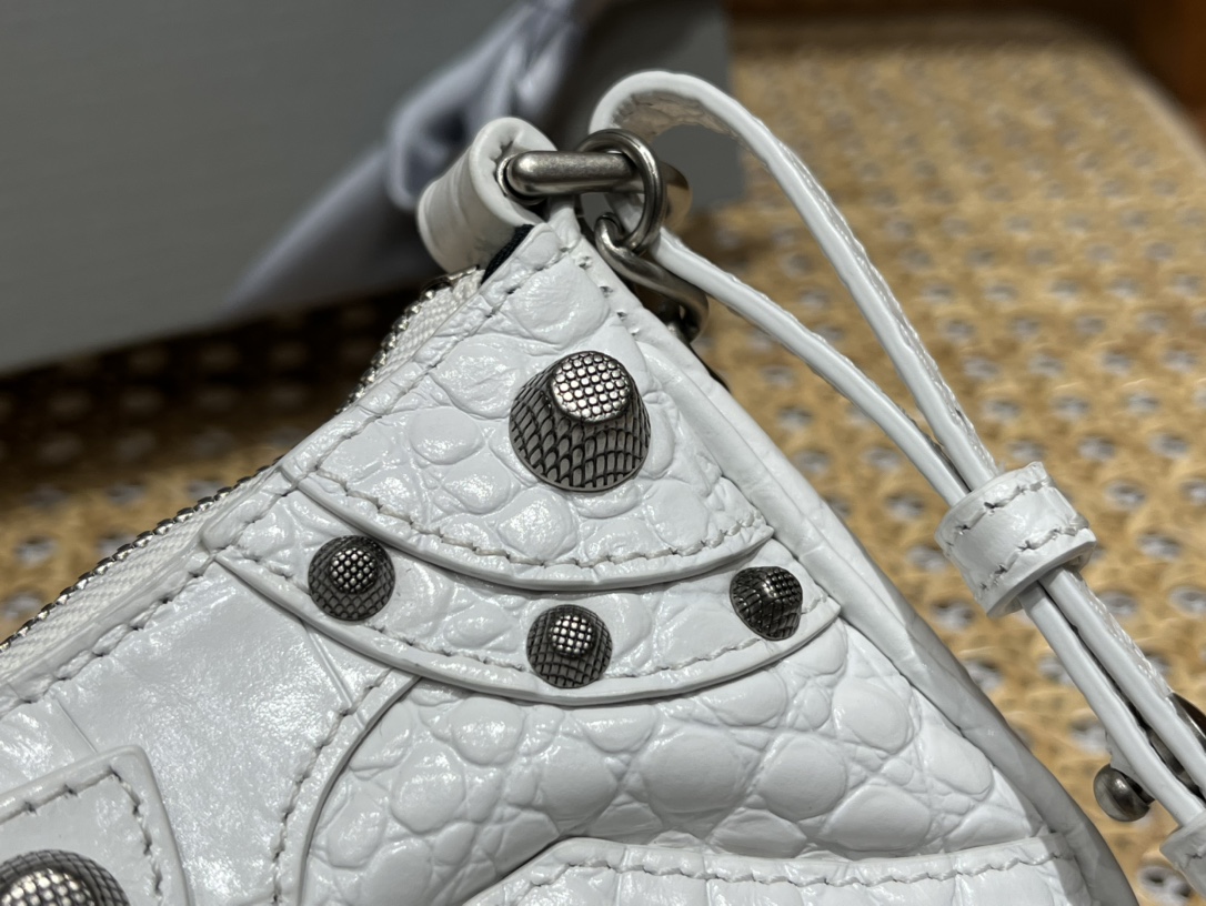 Balenciaga Le Cagole Mini 20CM 白色鳄鱼纹月牙包 695814