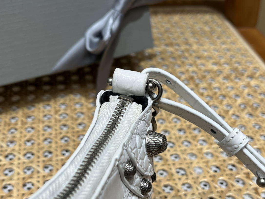 Balenciaga Le Cagole Mini 20CM 白色鳄鱼纹月牙包 695814