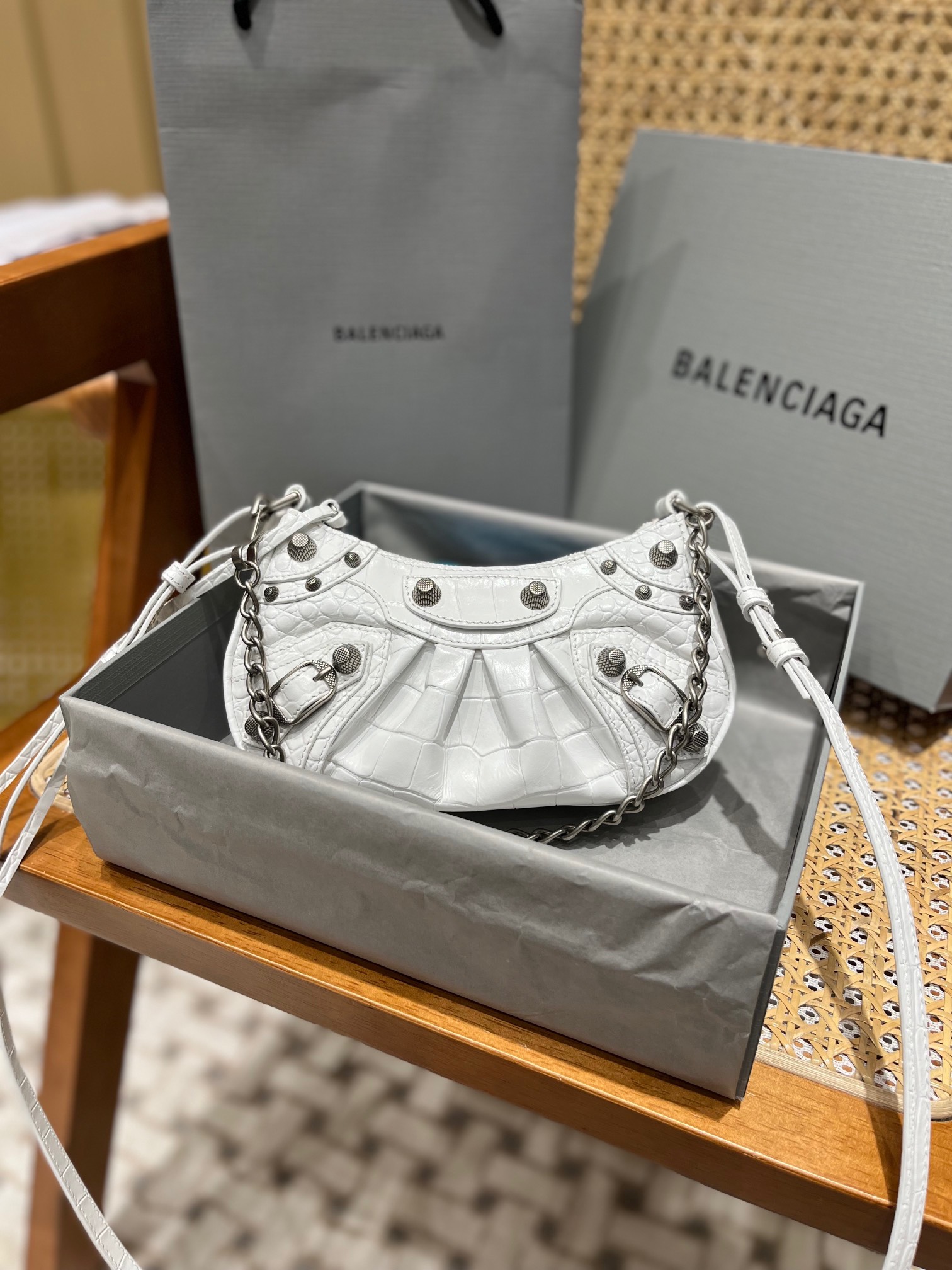 Balenciaga Le Cagole Mini 20CM 白色鳄鱼纹月牙包 695814