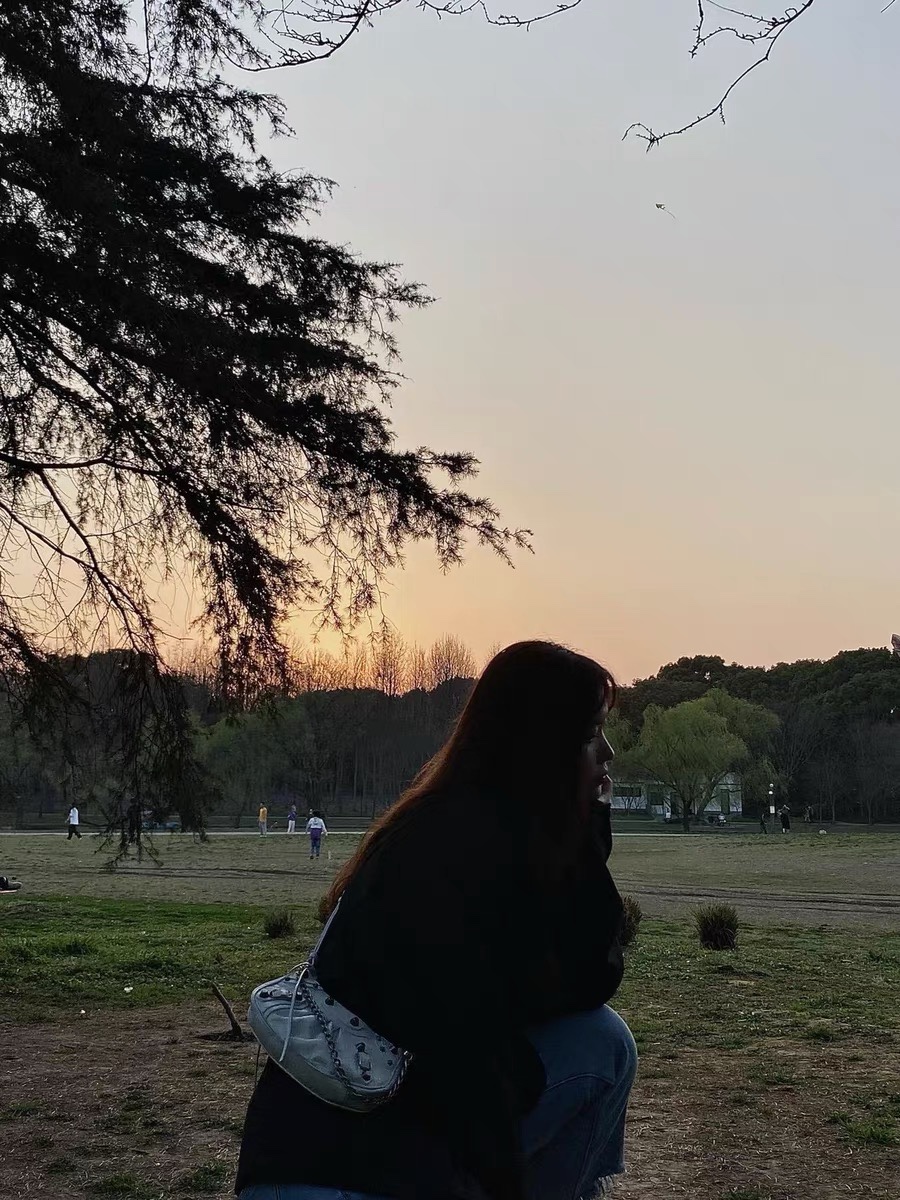 Balenciaga Le Cagole Mini 20CM 白色鳄鱼纹月牙包 695814