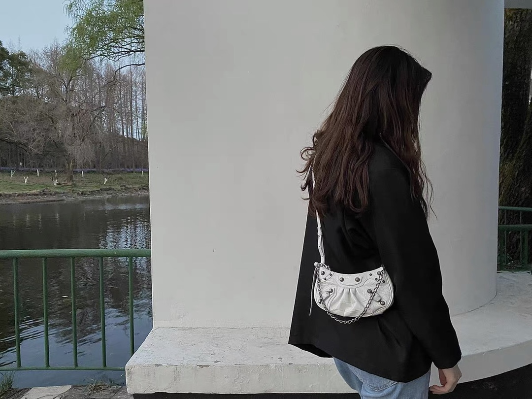 Balenciaga Le Cagole Mini 20CM 白色鳄鱼纹月牙包 695814