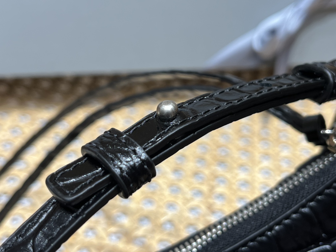 Balenciaga Le Cagole Mini 20CM 黑色鳄鱼纹月牙包 695814