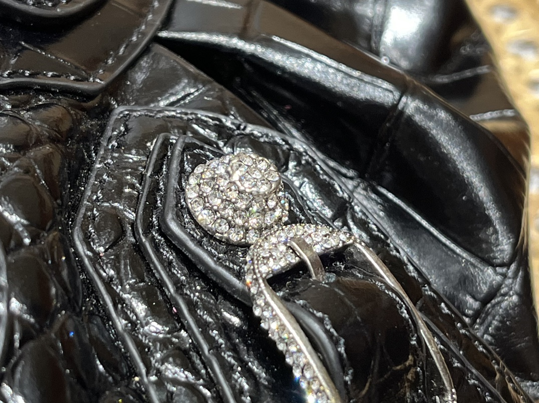 Balenciaga Le Cagole Mini 20CM 黑色鳄鱼纹月牙包 695814