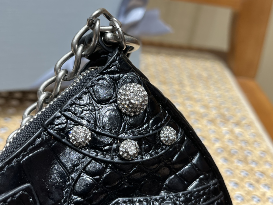 Balenciaga Le Cagole Mini 20CM 黑色鳄鱼纹月牙包 695814