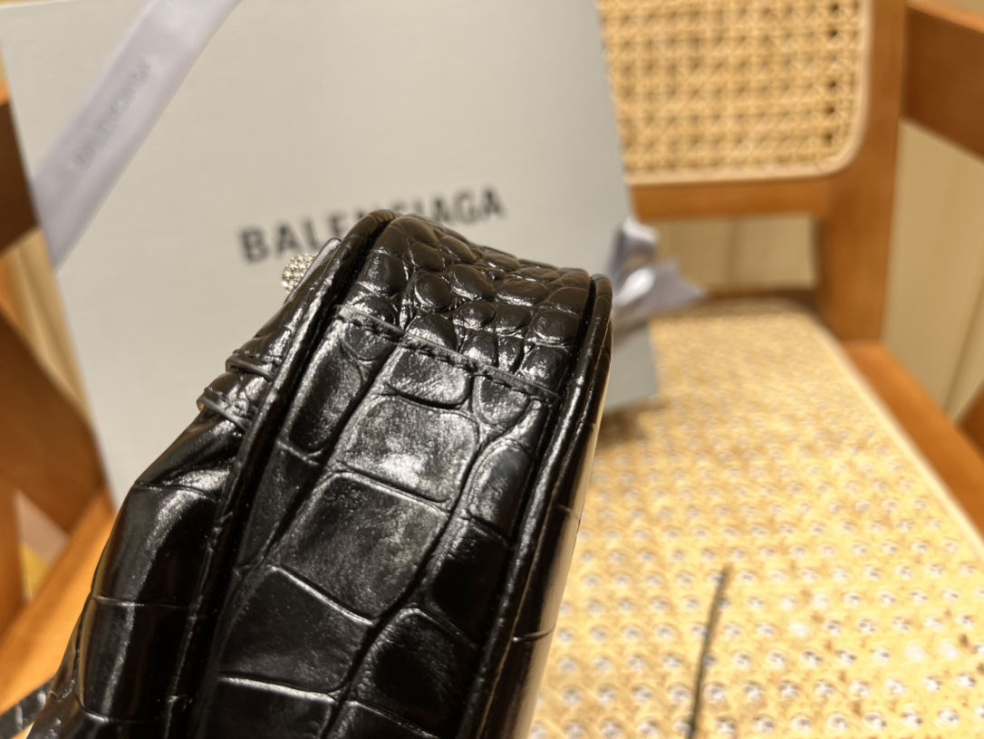 Balenciaga Le Cagole Mini 20CM 黑色鳄鱼纹月牙包 695814