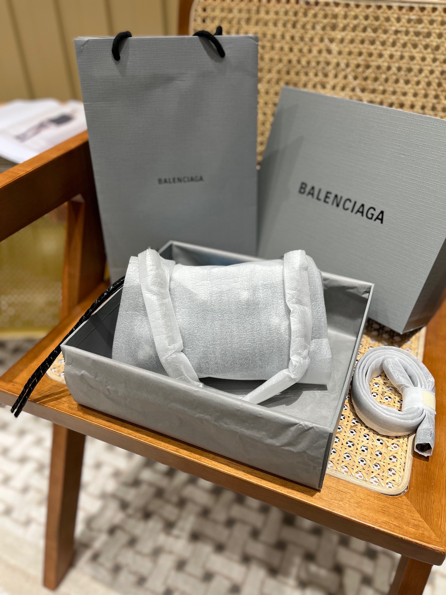 Balenciaga Le Cagole Mini 20CM 黑色鳄鱼纹月牙包 695814