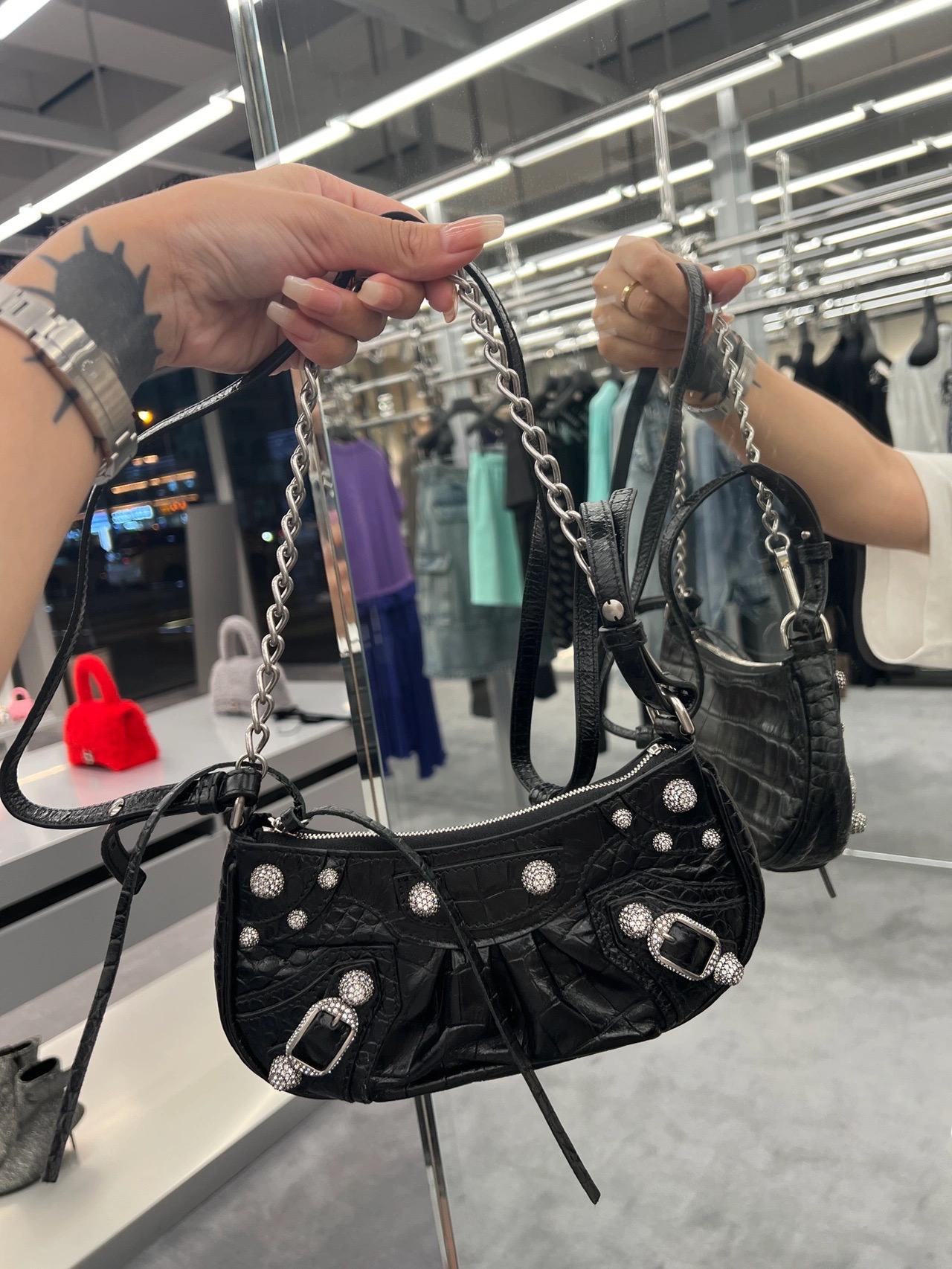 Balenciaga Le Cagole Mini 20CM 黑色鳄鱼纹月牙包 695814